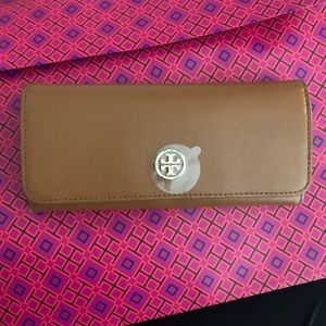 Tory Burch tan wallet. Used but great condition